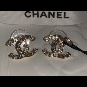 ❌Sold elsewhere ❌Chanel 21P CC stud earrings